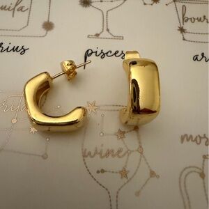 Shiny Gold Geometric Hoop Earrings